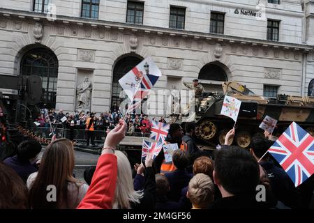 Sfilata del Lord Mayor's Show. Lo spettacolo onora il nuovo Lord Mayor, Nicholas Lyons, il 694th Lord Mayor della città di Londra, che risale al 13th ° secolo. Il sindaco di Lord fungerà da ambasciatore globale per il settore dei servizi finanziari e professionali con sede nel Regno Unito. Foto Stock