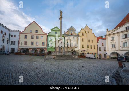 Colonna della peste in Piazza Svornosti - Cesky Krumlov, Repubblica Ceca Foto Stock