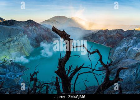 Ijen Crater, un sito mondiale dell'UNESCO in Indonesia. Foto Stock