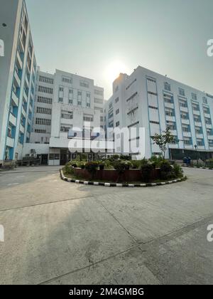 New Delhi, India - Deep Chand Bandhu Governo Hospital vista frontale dell'ospedale Foto Stock