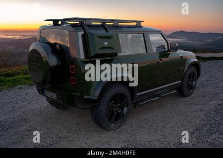 Land Rover Defender con attrezzatura per spedizione Foto Stock