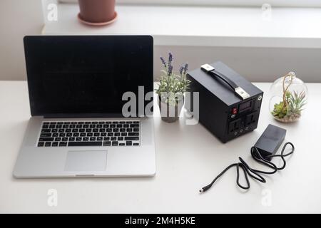 Stazione di ricarica portatile multitasking, tecnologia Power. Foto Stock