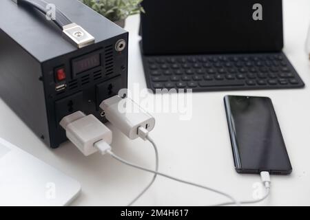 Stazione di ricarica portatile multitasking, tecnologia Power Foto Stock