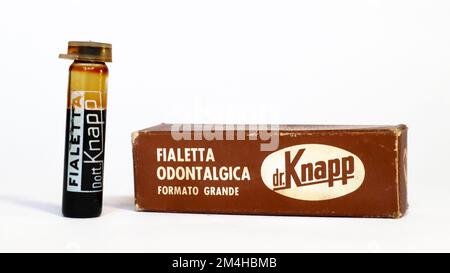 Fiala dentale vintage 1960s Dr. KNAPP medicina per il trattamento locale del dolore dentale. LA FAR – Milano (Italia) Foto Stock