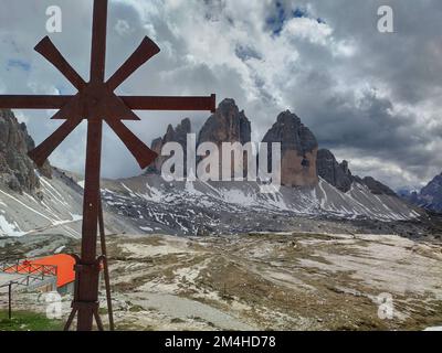 Vista panoramica aerea delle tre Cime di Lavaredo Foto Stock