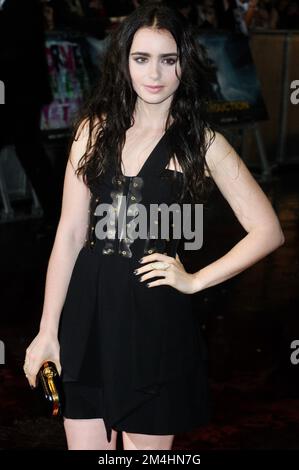 Lily Collins, la prima europea di Abduction, BFI IMAX, Southbank, Londra. REGNO UNITO Foto Stock