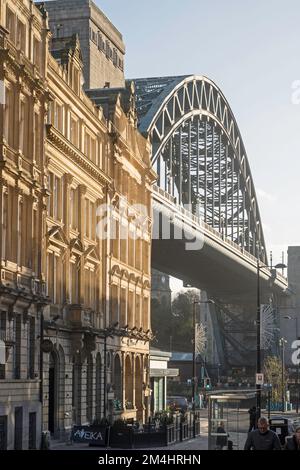 Il Tyne Bridge tra Newcastle upon Tyne e Gateshead, Inghilterra nord-orientale Regno Unito. Foto Stock