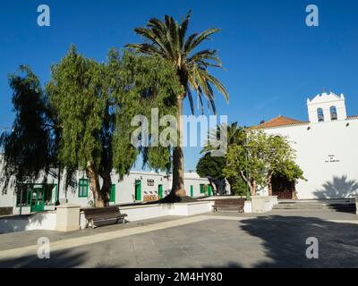 Chiesa in Plaza de Los Remedios, Yaiza, Lanzarote, Isole Canarie, Spagna, Europa Foto Stock