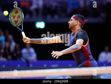 Dubai, Emirati Arabi Uniti, 21st, dicembre 2022. Il tennista australiano Nick Kyrgios in azione all'evento della World Tennis League di Dubai, mercoledì 21 dicembre 2022 © Juergen Hasenkopf / Alamy Live News Foto Stock