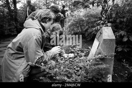 Il tradizionale omaggio ai russi morti, soldati e vittime della dittatura nazista, con l'evento Flowers for Stukenbrock 1970, si è concentrato su Foto Stock