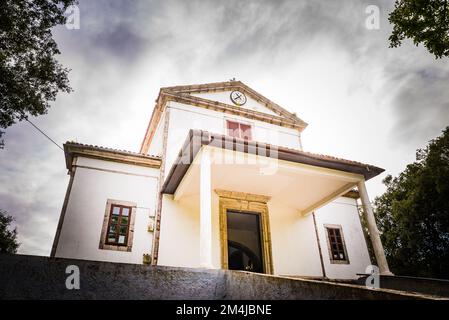 La chiesa di Nuestra Señora de los Dolores, Madonna Addolorata, è la chiesa parrocchiale di Barro, appartenente a Llanes. Barro, Llanes, Principato Di A. Foto Stock