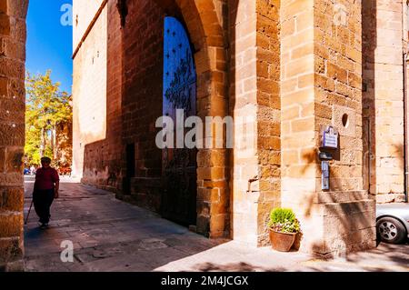 Porta San Juan, uno degli ingressi della città murata. LaGuardia, Álava, Paesi Baschi, Spagna, Europa Foto Stock