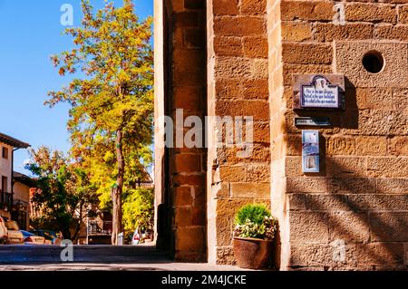 Porta San Juan, uno degli ingressi della città murata. LaGuardia, Álava, Paesi Baschi, Spagna, Europa Foto Stock