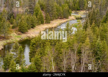 Junction Creek a inizio primavera, maggiore Sudbury, Ontario, Canada Foto Stock