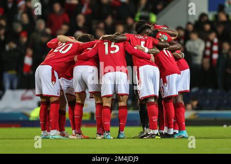 Blackburn, Regno Unito. 21st Dec, 2022. La Foresta di Nottingham ha un huddle di goccia durante la partita di quattro round della Coppa Carabao Blackburn Rovers vs Foresta di Nottingham a Ewood Park, Blackburn, Regno Unito, 21st dicembre 2022 (Foto di Mark Cosgrove/News Images) a Blackburn, Regno Unito il 12/21/2022. (Foto di Mark Cosgrove/News Images/Sipa USA) Credit: Sipa USA/Alamy Live News Foto Stock