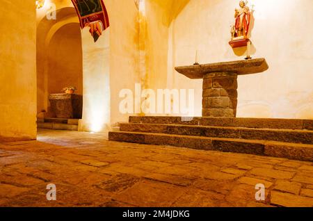 Altare. Chiesa romanica di Sant Joan de Boí. Boí, Vall de Boí, Lérida, Catalogna, Spagna, Europa. Foto Stock