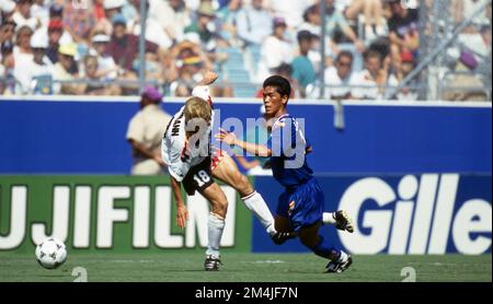 Dallas, Vereinigte Staten. 21st Dec, 2022. firo, archivio 06/27/1994 foto, archivio foto, archivio foto calcio, Calcio, COPPA DEL MONDO 1994 USA, 94 fase di gruppo, gruppo C Germania - Corea del Sud 3:2 duelli, Jurgen Klinsmann Credit: dpa/Alamy Live News Foto Stock