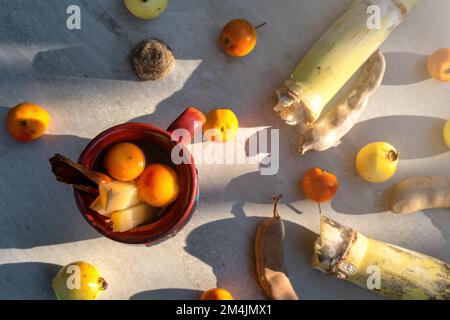 Un punch di frutta. Il punzone di frutta di Natale è un'infusione che è consumata in Messico Foto Stock