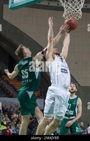 Wroclaw, Polonia, 21st dicembre 2022. 7days Eurocup: WKS Slask Wroclaw (camicie verdi) vs Dolomiti energia Trento (camicie bianche) in Centennial Hall. Foto: #10 Toto FORRAY © Piotr Zajac/Alamy Live News Foto Stock