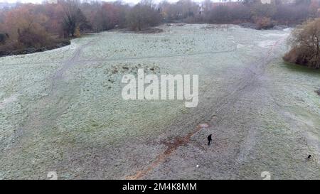 Hampstead Heath è coperto di gelo e nebbia pesante questa mattina, come visto dall'alto. Immagine scattata il 9th dicembre 2022. © Belinda Jiao jiao.bilin@gmail.co Foto Stock