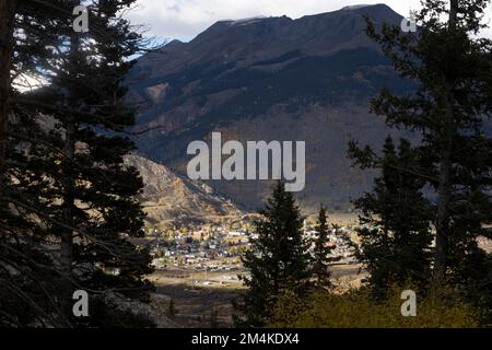 Silverton, Colorado, una piccola città delle montagne di San Juan lungo l'autostrada da milioni di dollari. Foto Stock