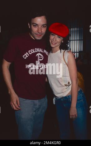 Jimmy Fallon e Jennifer Love Hewitt partecipano al fine settimana di inaugurazione del Mohegan Sun Hotel & Casino di Montville, CT, il 22 giugno 2002. Photo Credit: Henry McGee/MediaPunch Foto Stock