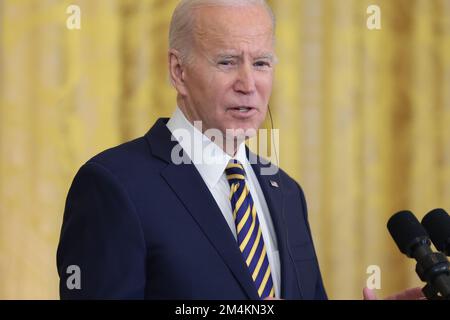 Washington, US, 21/12/2022, il presidente Joe Biden ospita una conferenza stampa congiunta con il presidente ucraino Volodymyr Zelenskyy nella stanza orientale della Casa Bianca il 21 dicembre 2022 a Washington, DC. (Foto di Oliver Contreras/Sipa USA)Credit: Oliver Contreras/Pool via CNP /MediaPunch Foto Stock