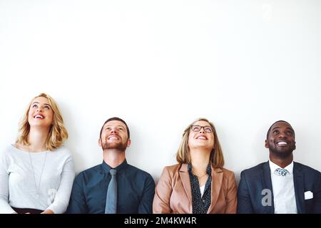 Potete fare qualche cosa che mettete la vostra mente a. un gruppo di imprenditori che si trova su uno sfondo bianco. Foto Stock