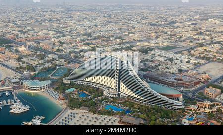 Vista del Jumeirah Beach Hotel, Dubai, Emirati Arabi Uniti, Medio Oriente - Giugno 11 2014 Foto Stock