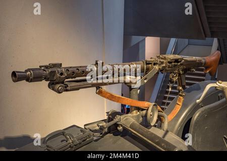 Una mitragliatrice tedesca MG-34 montata, Imperial War Museum, Londra, Regno Unito. Foto Stock