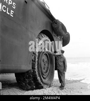 U. S. Giant Landing Craft 'BARC'. Fotografie dei programmi di Marshall Plan, mostre e personale Foto Stock