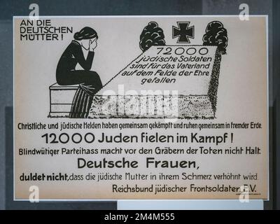 Un leafletr lotta antisemitismo, evidenziando i tedeschi ebrei che hanno combattuto nella prima guerra mondiale, Gallerie dell'Olocausto, Imperial War Museum, Londra, Regno Unito. Foto Stock