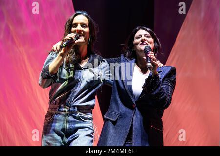 Sinéad o'Carroll ed Edele Lynch di B Witched hanno suonato all'OVO Hydro Glasgow il 19th dicembre 2022 Foto Stock