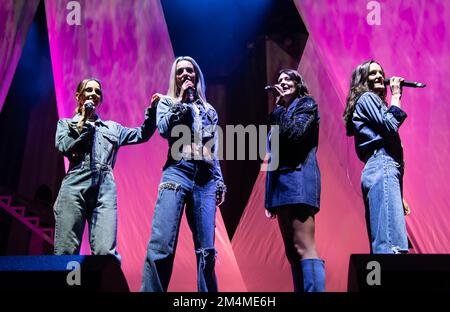 B Witched ha suonato all'OVO Hydro Glasgow il 19th dicembre 2022 Foto Stock