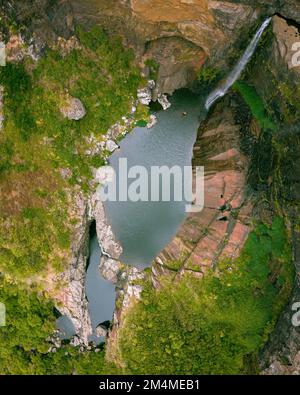 Tamarind Falls l'altro nome è sette cascate nell'isola di Mauritius, distretto di Rivivière Noire. Incredibile wiev zona verde intoccabile con acqua pulita e. Foto Stock