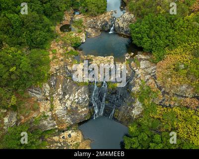 Tamarind Falls l'altro nome è sette cascate nell'isola di Mauritius, distretto di Rivivière Noire. Incredibile wiev zona verde intoccabile con acqua pulita e. Foto Stock