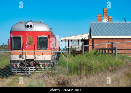 Il progetto di rivitalizzazione della ferrovia Girilambone creerà un Museo del patrimonio ferroviario e una galleria d'arte aborigena nel villaggio di Girilambone, NSW Foto Stock