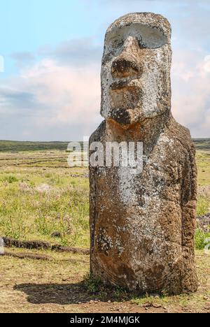 Primo piano del cosiddetto 'Travelling Moai' a AHU Tongariki sull'Isola di Pasqua, Cile Foto Stock