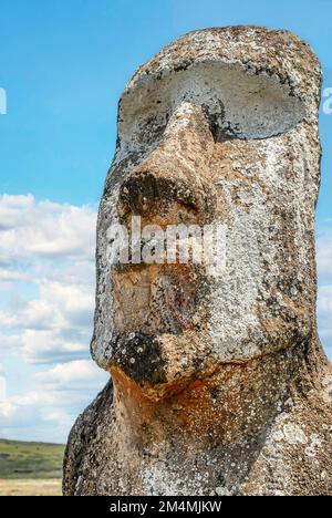 Primo piano del cosiddetto 'Travelling Moai' a AHU Tongariki sull'Isola di Pasqua, Cile Foto Stock