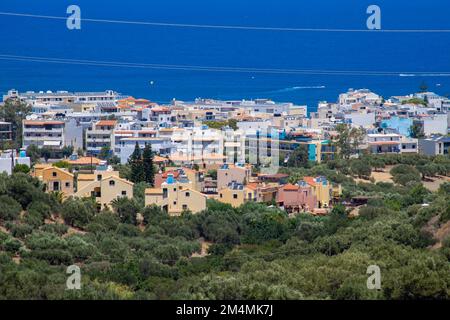 Panorama su Hersonisos a Creta. Foto di alta qualità Foto Stock