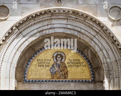 Mosaico all'ingresso della Basilica Eufrasiana, Porec, Istria, Croazia Foto Stock