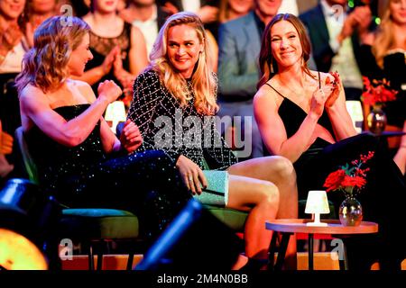 AMSTERDAM, PAESI BASSI - 21 DICEMBRE: Annemiek van Vleuten, Irene Schouten e Suzanne Schulting durante il NOS | NOC*NSF Sportgala - Mostra all'AFAS in diretta il 21 dicembre 2022 ad Amsterdam, Paesi Bassi (Foto di Joris Verwijst/BSR Agency) Foto Stock