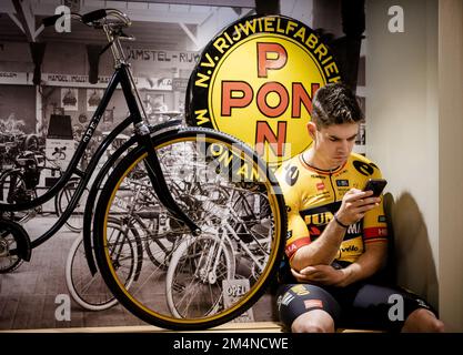 AMSTERDAM - Wout van Aert durante la presentazione in squadra delle squadre ciclistiche del Team Jumbo-Visma 2023. ANP SEM VAN DER WAL olanda fuori - belgio fuori Foto Stock