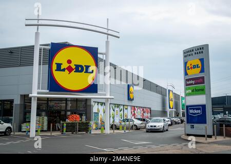 Londra - Settembre 2022: Supermercato Lidl sul parco al dettaglio Plough Lane Foto Stock