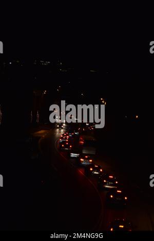 Traffico intorno alle mura della città di Mayen Foto Stock