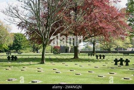 Il cimitero di guerra militare tedesco a Marigny, Normandia, Francia, Europa Foto Stock