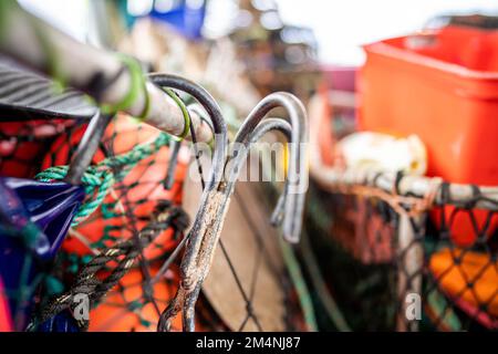 pesca gamberi gancio. aragosta pentola gancio su una barca Foto Stock