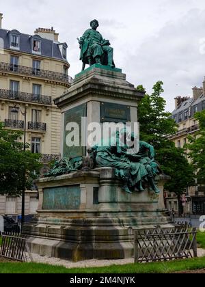 Gustave Doré monumento ad Alexandre Dumas, il padre, punto di riferimento storico in Place du Général Catroux, 17th Arrondissement, Parigi, Franc Foto Stock