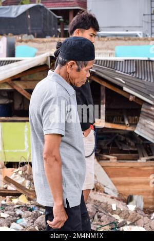 Le rovine di edifici danneggiati dopo il terremoto nella città di Cianjur. Bogor, Indonesia, 22 dicembre 2022 Foto Stock