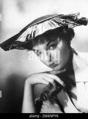 Joan Collins. Dame Joan Henrietta Collins (1933), pubblicità ancora per 'io credo in voi', 1952 Foto Stock